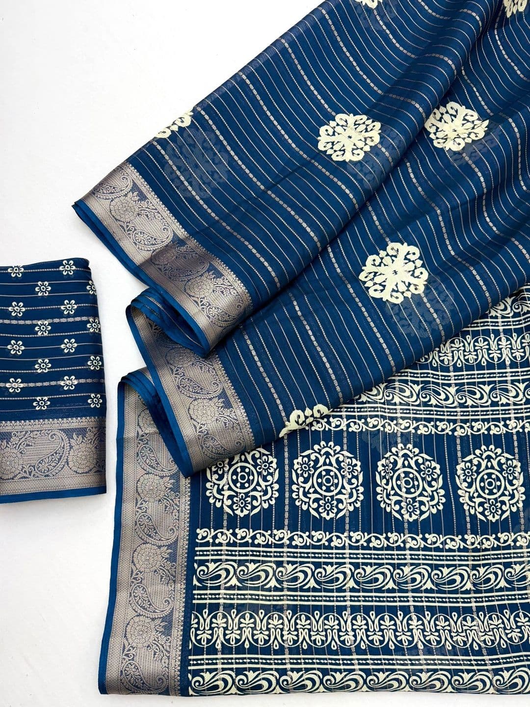 NARIVESH TRENDS Striped Poly Crepe Saree thumbnail 3