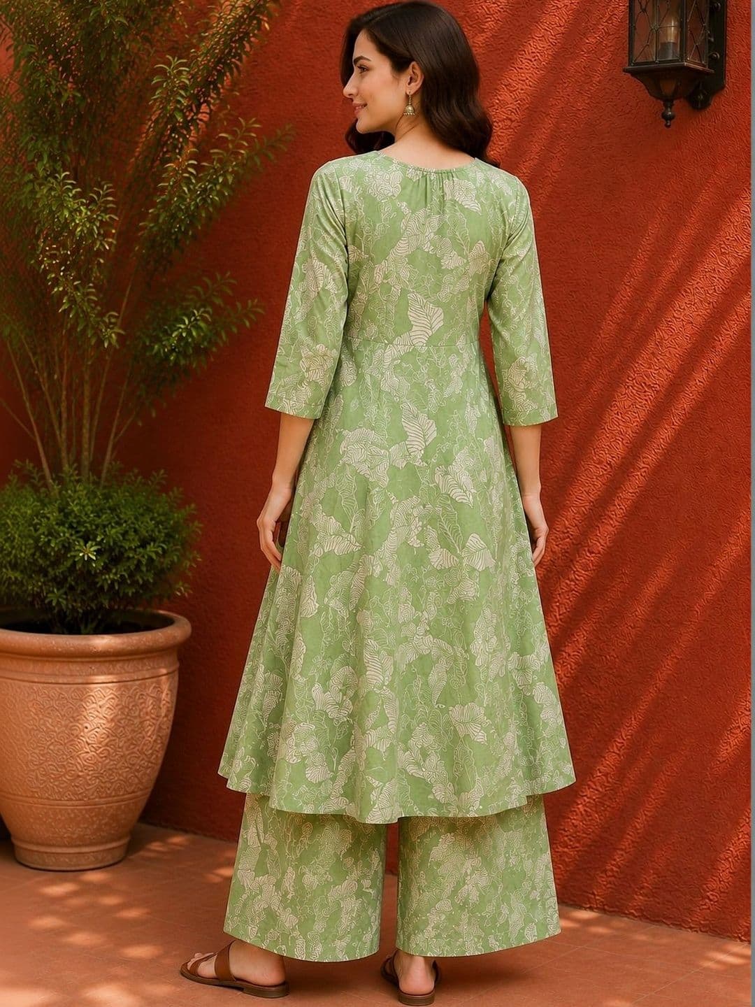 EVANORA Women Floral Printed Empire Kurta with Palazzos thumbnail 5
