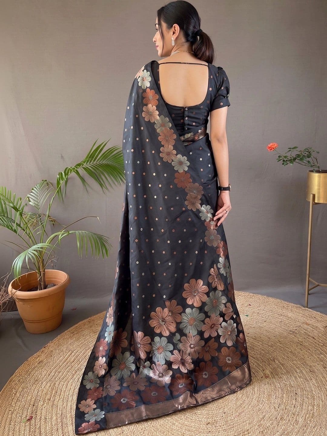 PAZVADI Woven Design Zari Silk Blend Designer Kanjeevaram Saree thumbnail 3