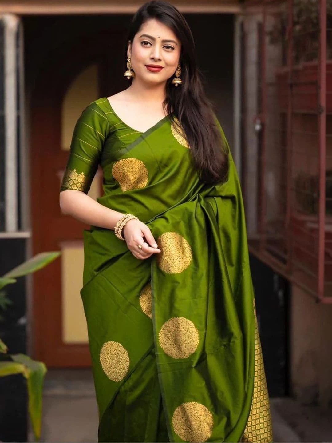 VYOM CREATION Woven Design Zari Art Silk Banarasi Saree thumbnail 2