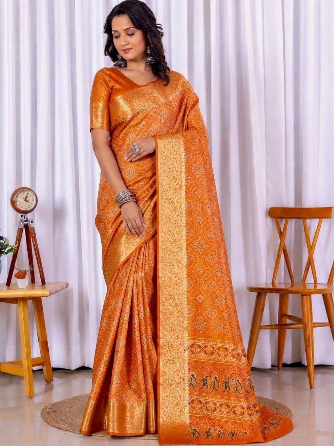 Sampada india Woven Design Zari Silk Blend Saree thumbnail 2