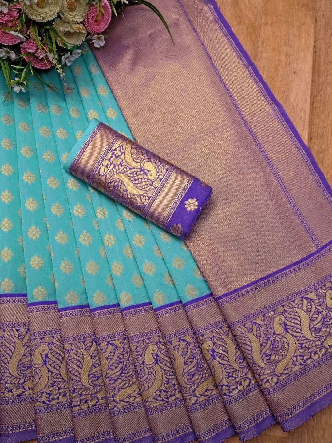 PAZVADI Woven Design Zari Silk Blend Designer Kanjeevaram Saree thumbnail 4