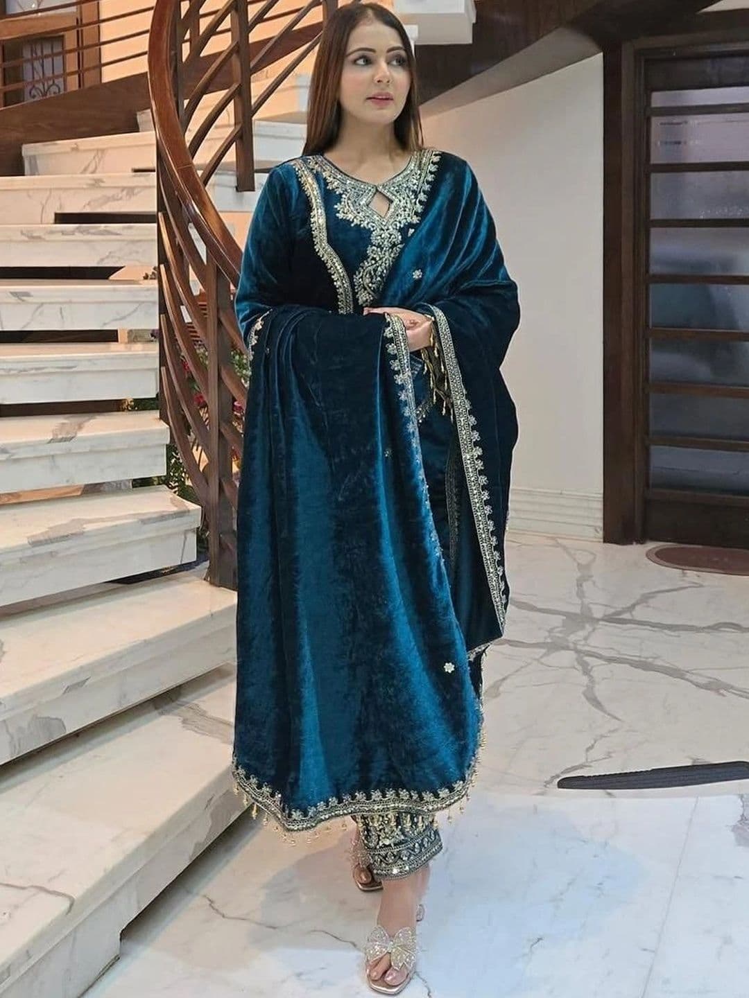 B&B Fashion Womend Regular Velvet Kurta with Trousers & With Dupatta thumbnail 4