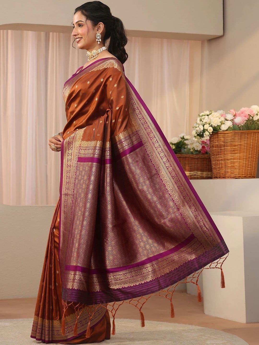 Libas Woven Design Zari Silk Blend Saree thumbnail 3