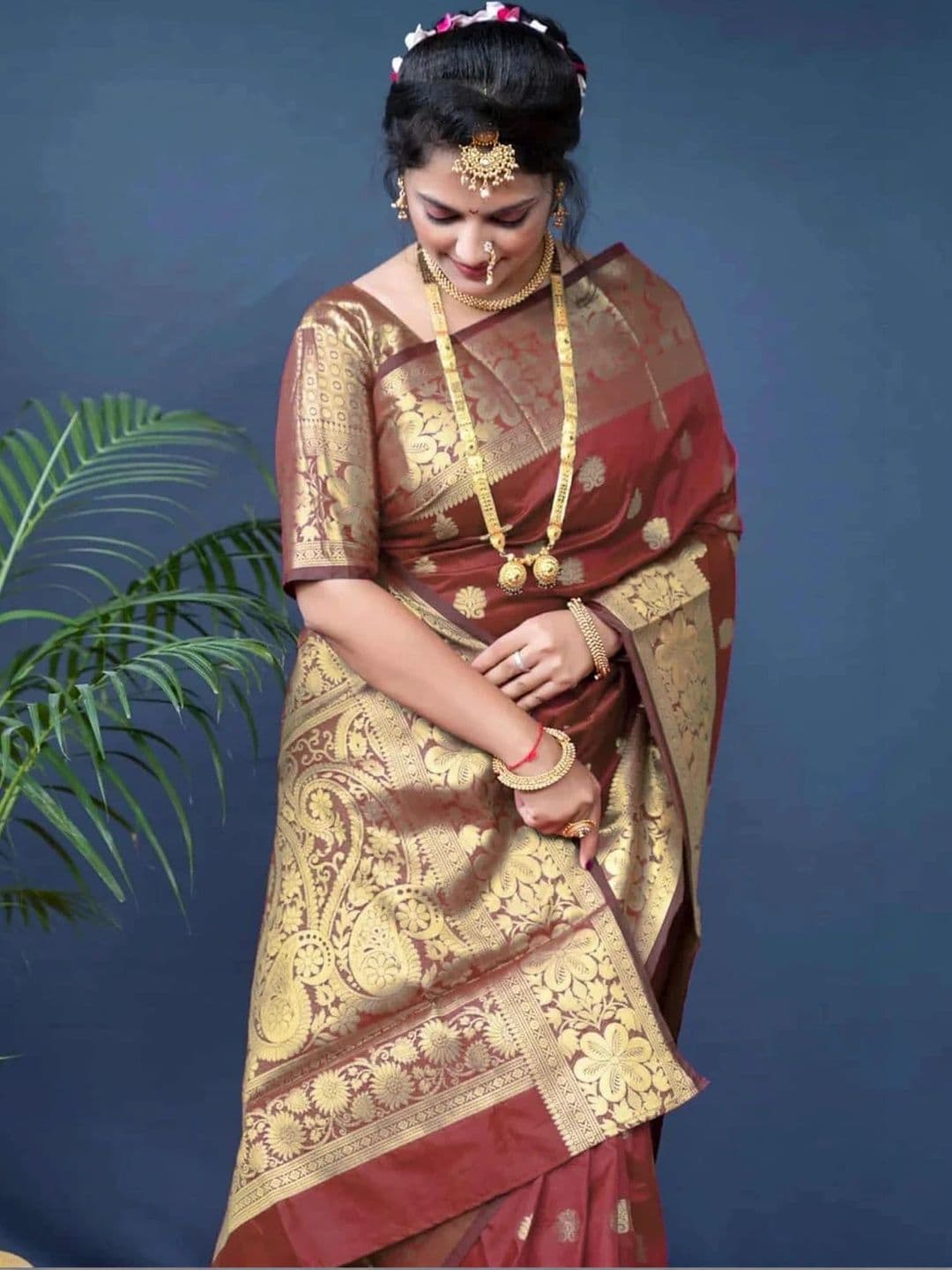 VYOM CREATION Woven Design Zari Art Silk Banarasi Saree thumbnail 2