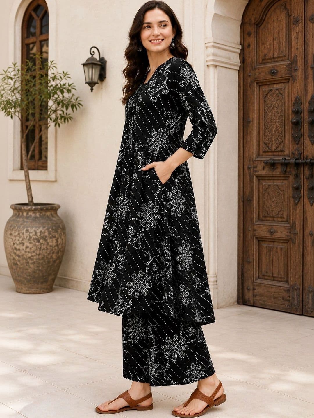 EVANORA Women Floral Printed Empire Kurta with Palazzos thumbnail 4