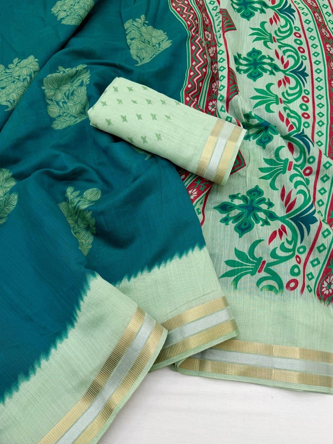 NARIVESH TRENDS Saree thumbnail 2