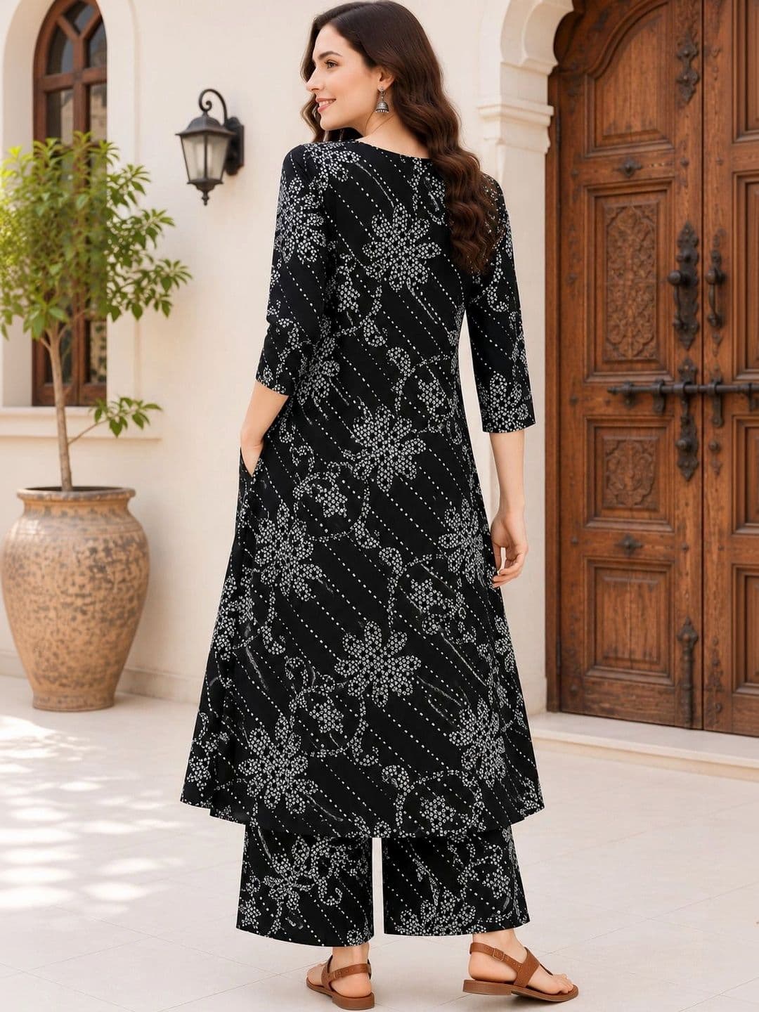 EVANORA Women Floral Printed Empire Kurta with Palazzos thumbnail 5