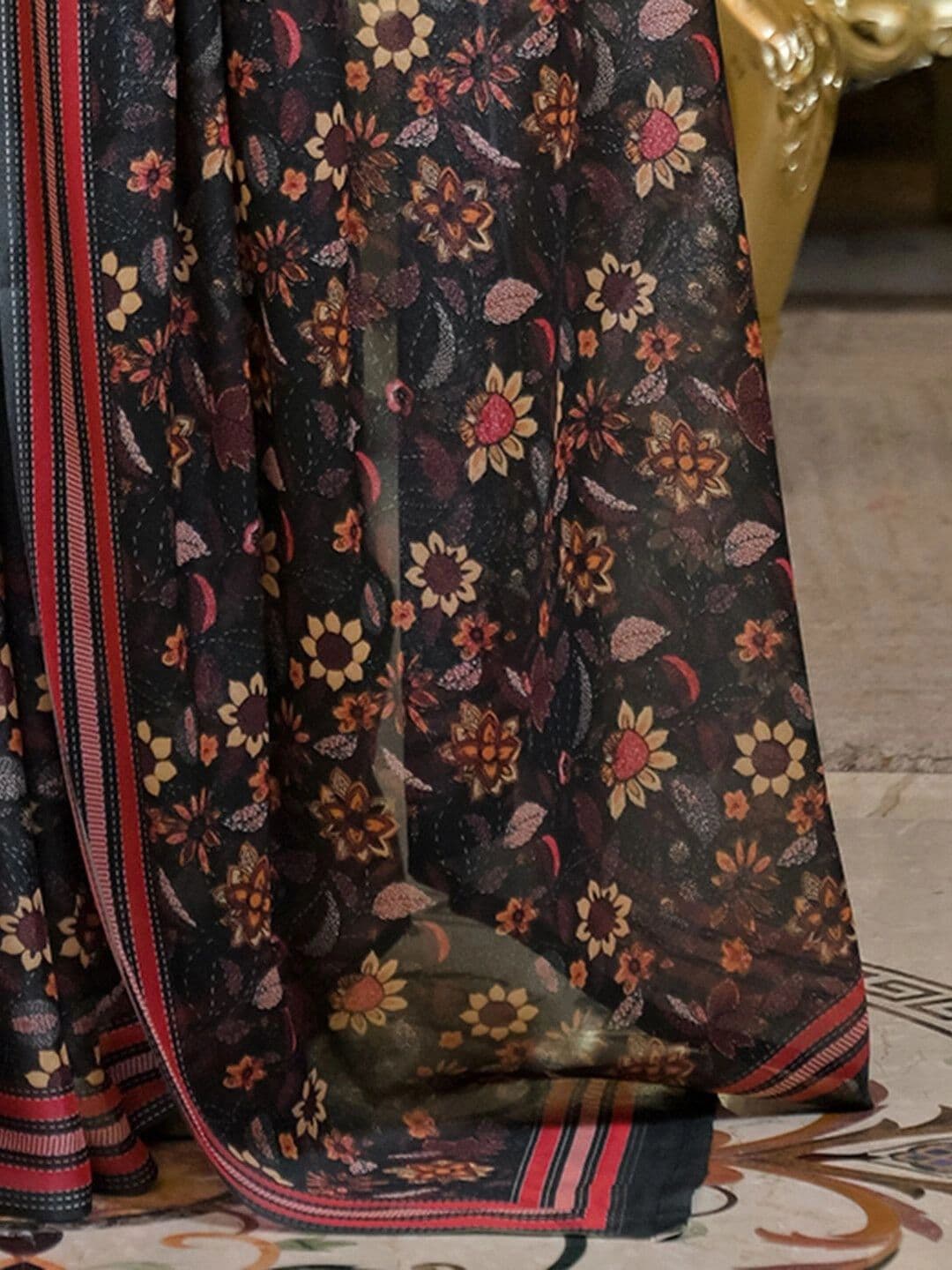 Mitera Floral Pure Georgette Saree thumbnail 5