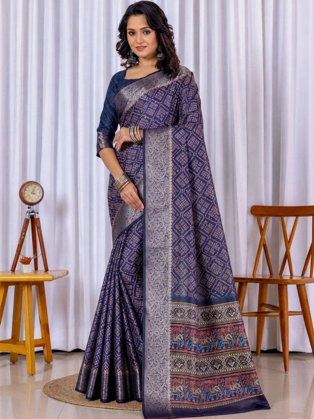 Sampada india Women Woven Design Zari Silk Blend Saree thumbnail 2