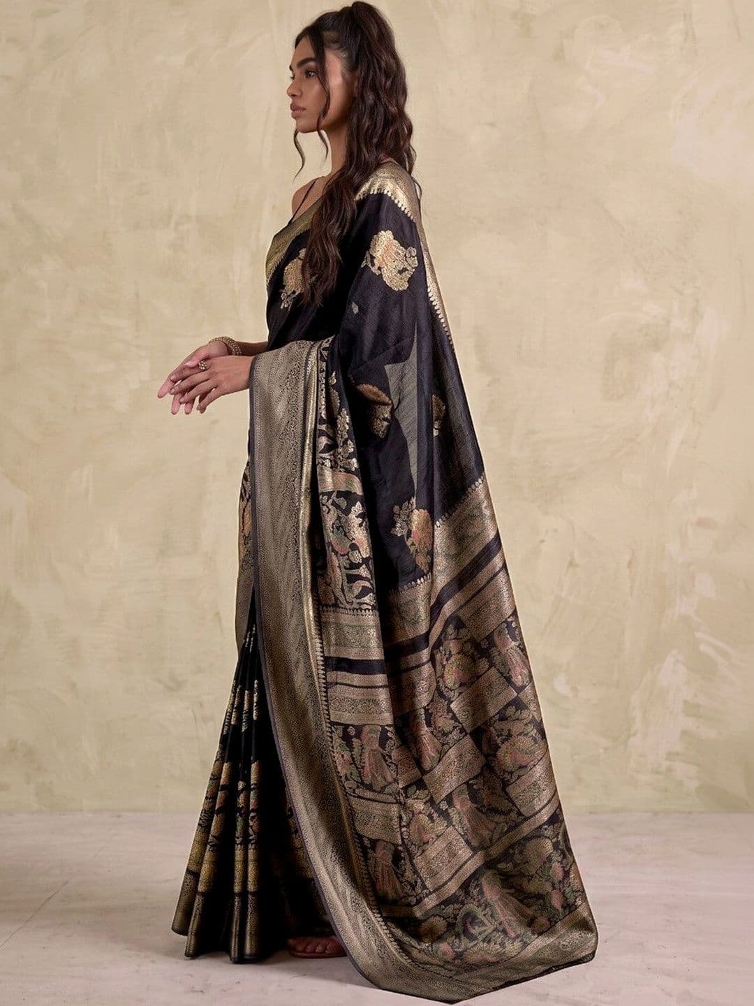 SAARA Woven Design Zari Silk Blend Saree thumbnail 4