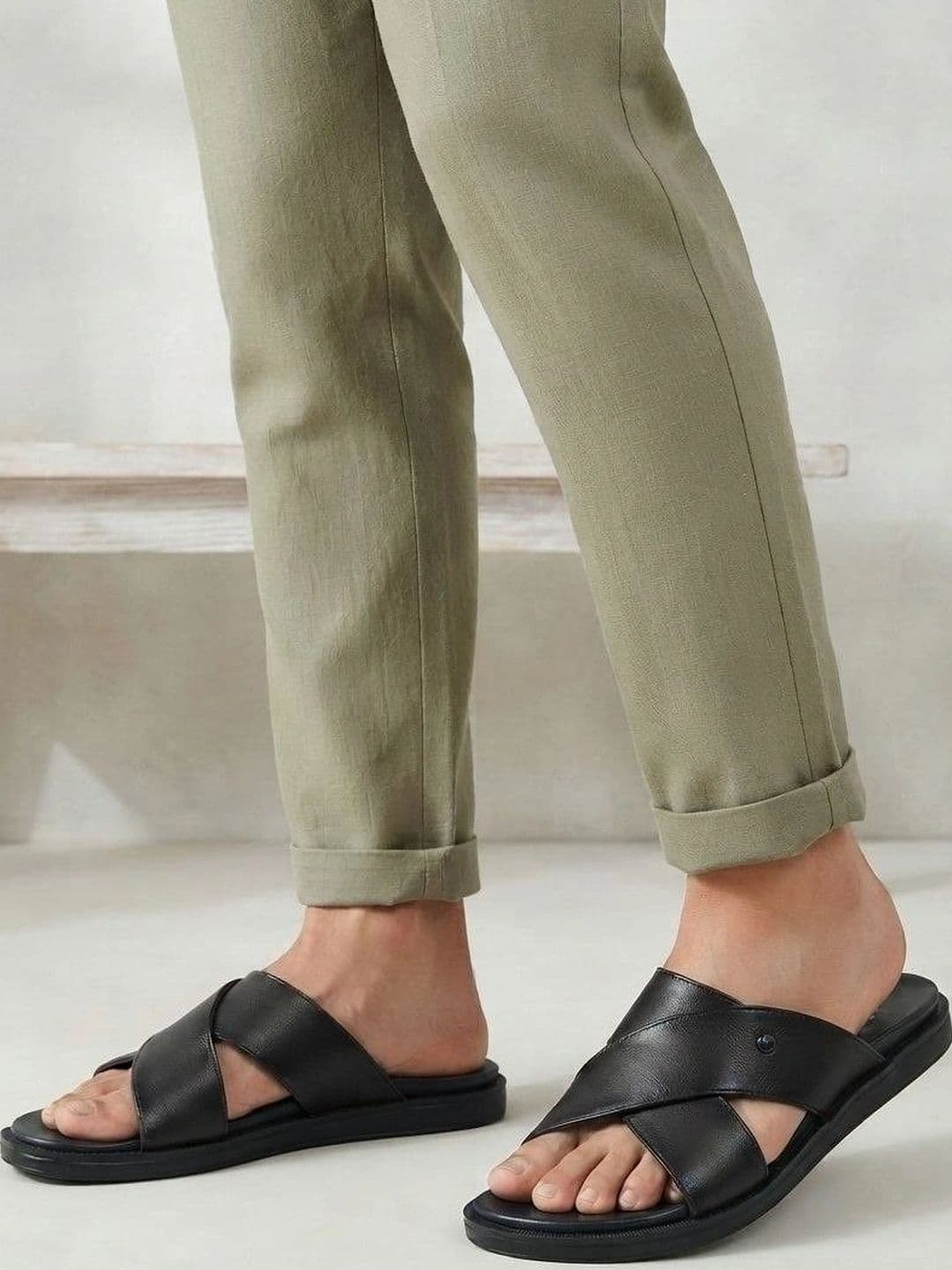 Viora Men Flip Flops thumbnail 4