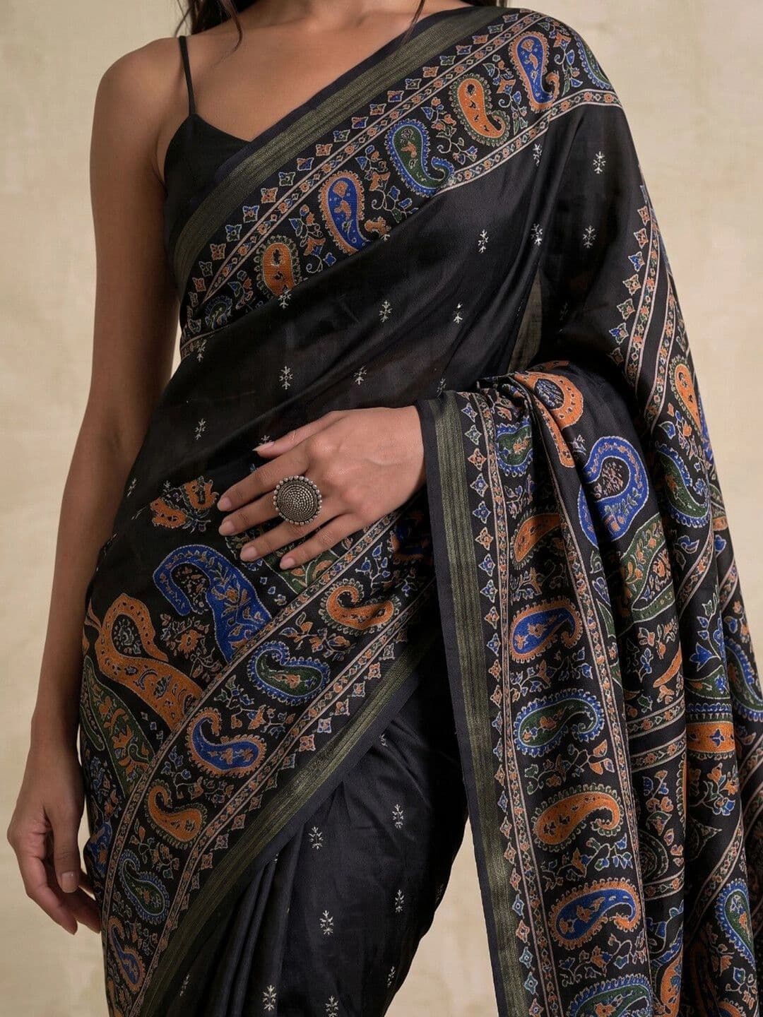 SAARA Paisley Zari Silk Blend Saree thumbnail 4