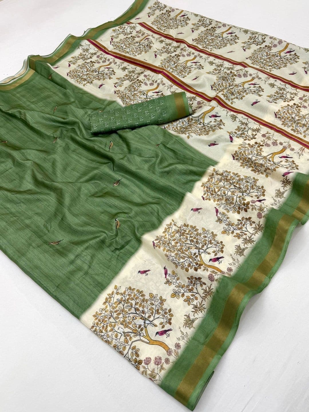 NARIVESH TRENDS Art Silk Saree thumbnail 5
