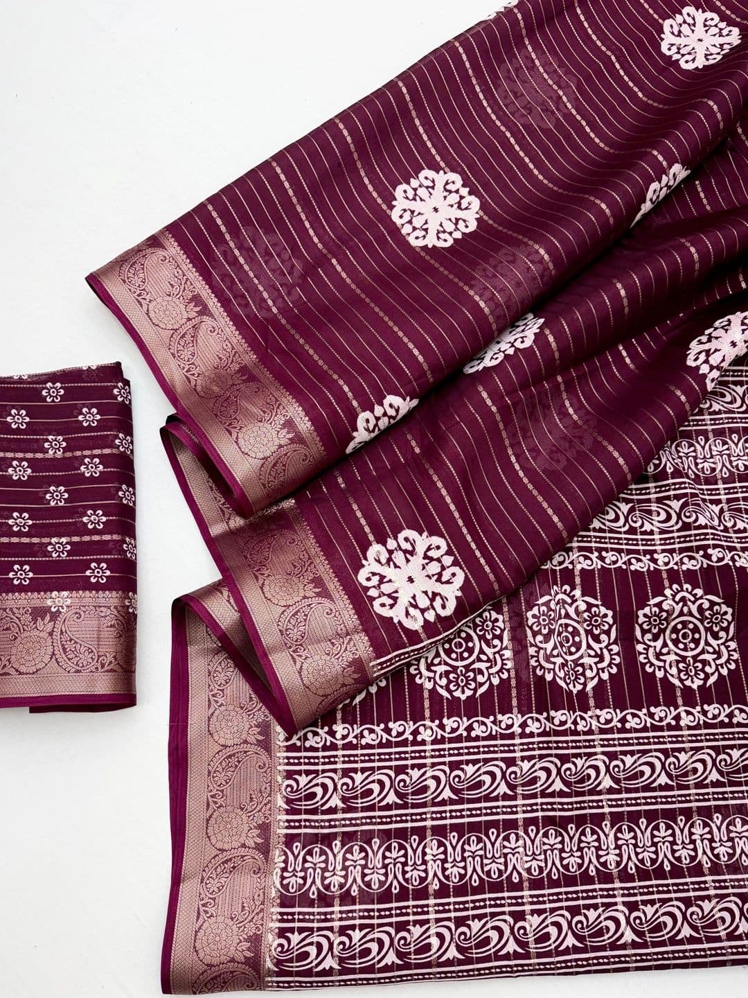 NARIVESH TRENDS Striped Poly Crepe Saree thumbnail 3