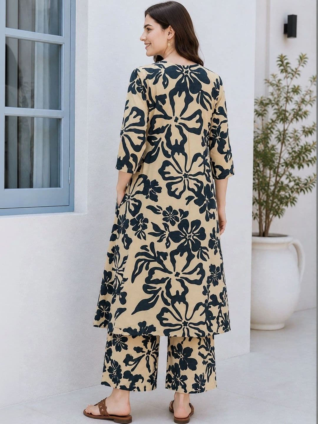 EVANORA Women Floral Printed Regular Kurta with Palazzos thumbnail 4