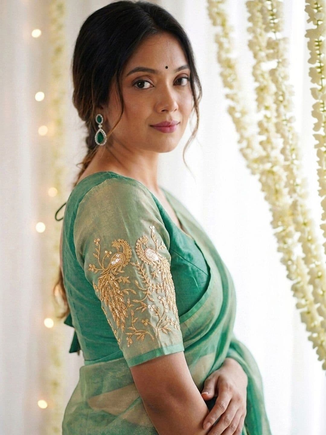 Satrani Embroidered Tissue Saree thumbnail 7