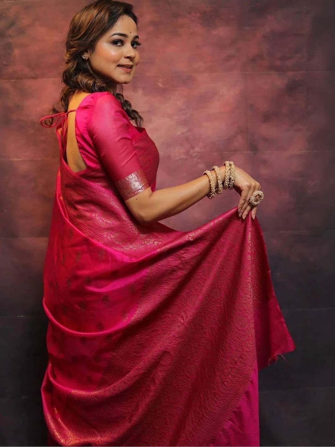 MARUTI VASTRAM Woven Design Zari Art Silk Banarasi Saree thumbnail 5