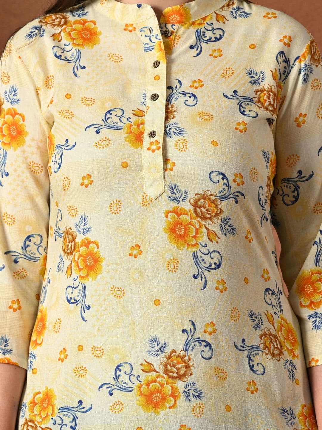 Sangria Women Floral Printed Floral Kurta thumbnail 2