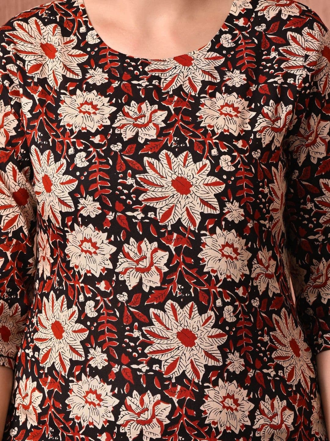 Sangria Women Floral Printed Indie Florals Kurta thumbnail 3