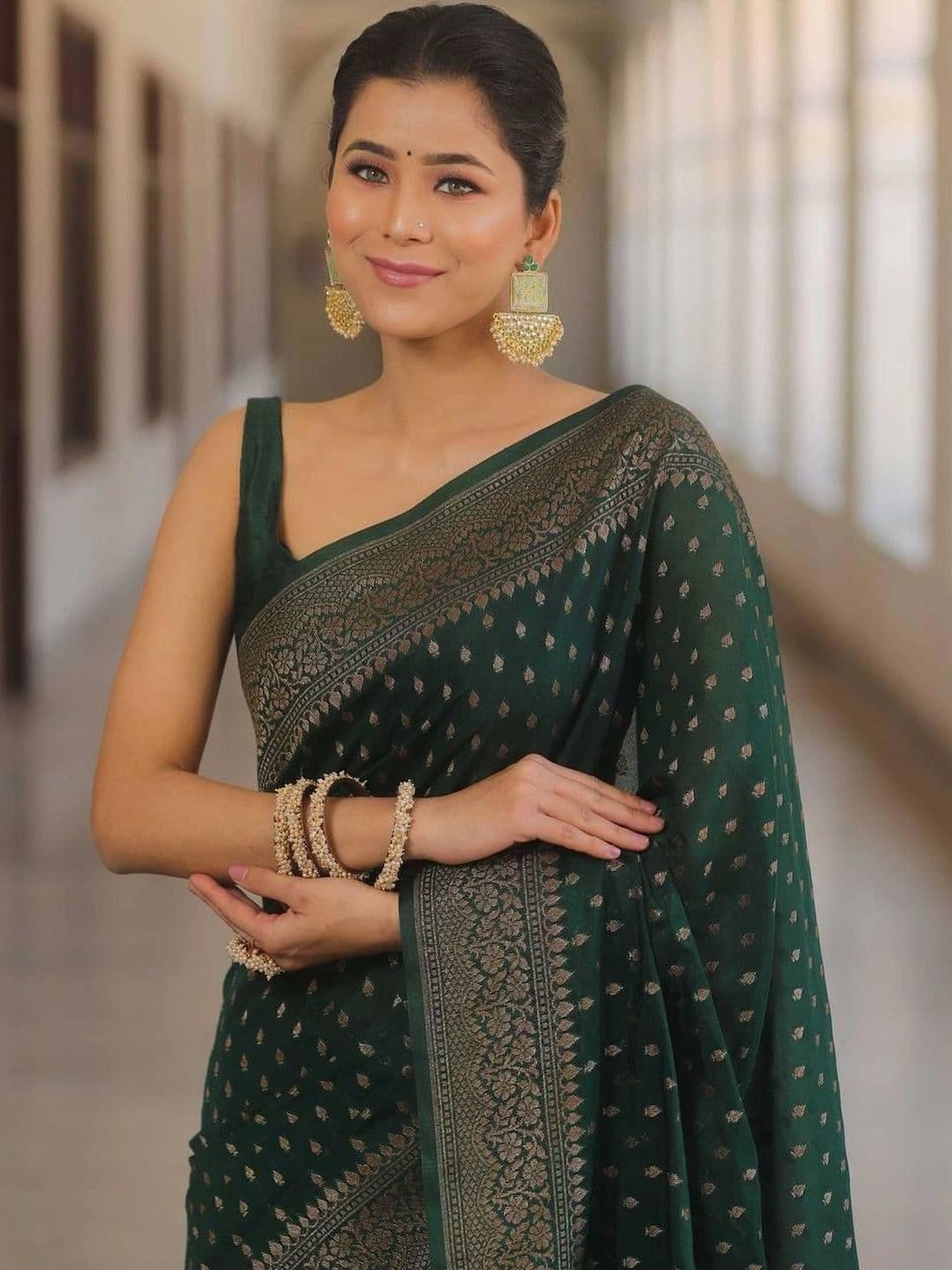 Zoomera Woven Design Zari Art Silk Banarasi Saree thumbnail 7