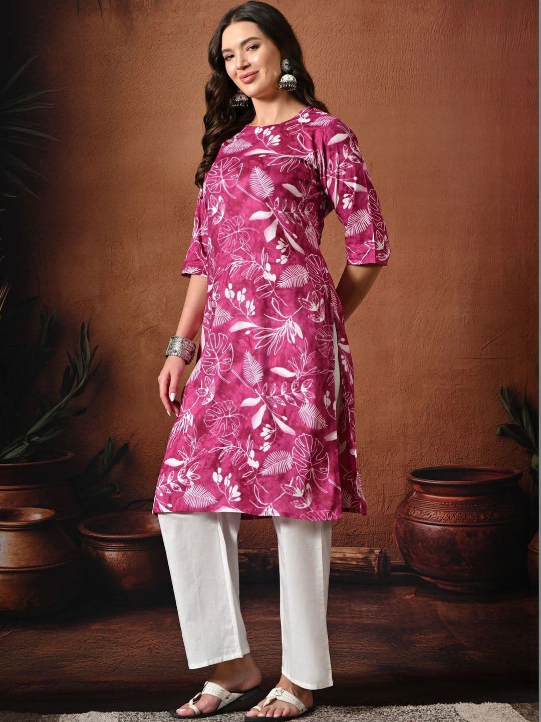 Sangria Women Floral Printed Floral Kurta thumbnail 5