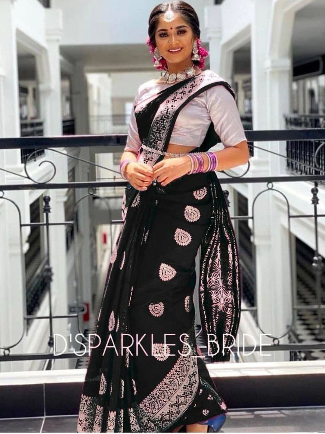 MARUTI VASTRAM Woven Design Zari Art Silk Banarasi Saree thumbnail 3