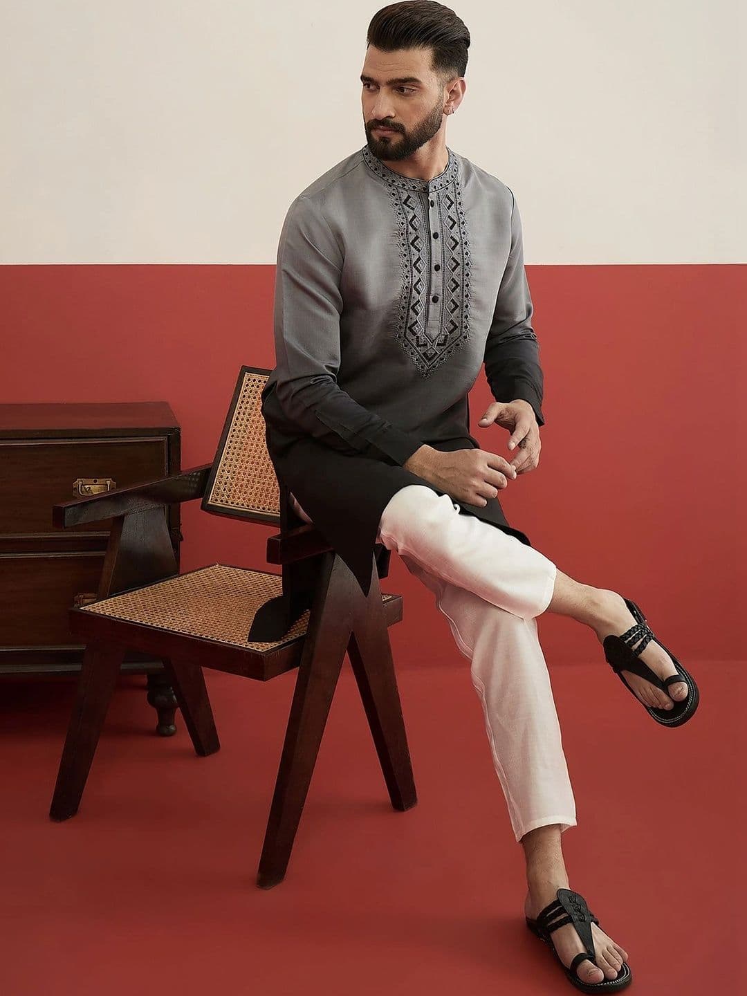 House of Pataudi Men Embroidered Thread Work Kurta thumbnail 2