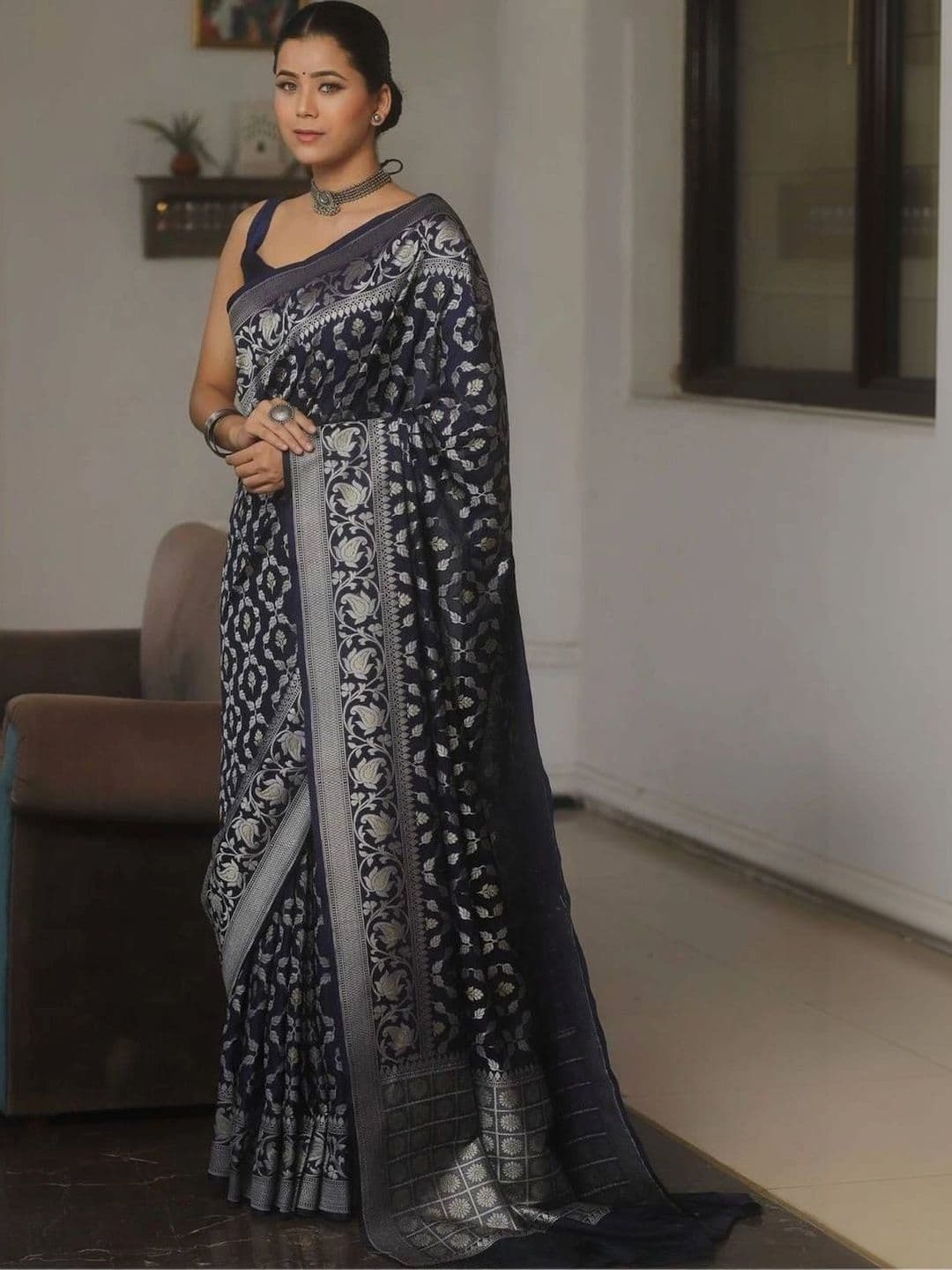 MARUTI VASTRAM Woven Design Zari Art Silk Banarasi Saree thumbnail 5