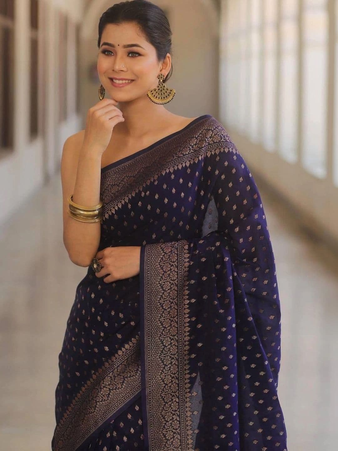 MARUTI VASTRAM Woven Design Zari Art Silk Banarasi Saree thumbnail 4