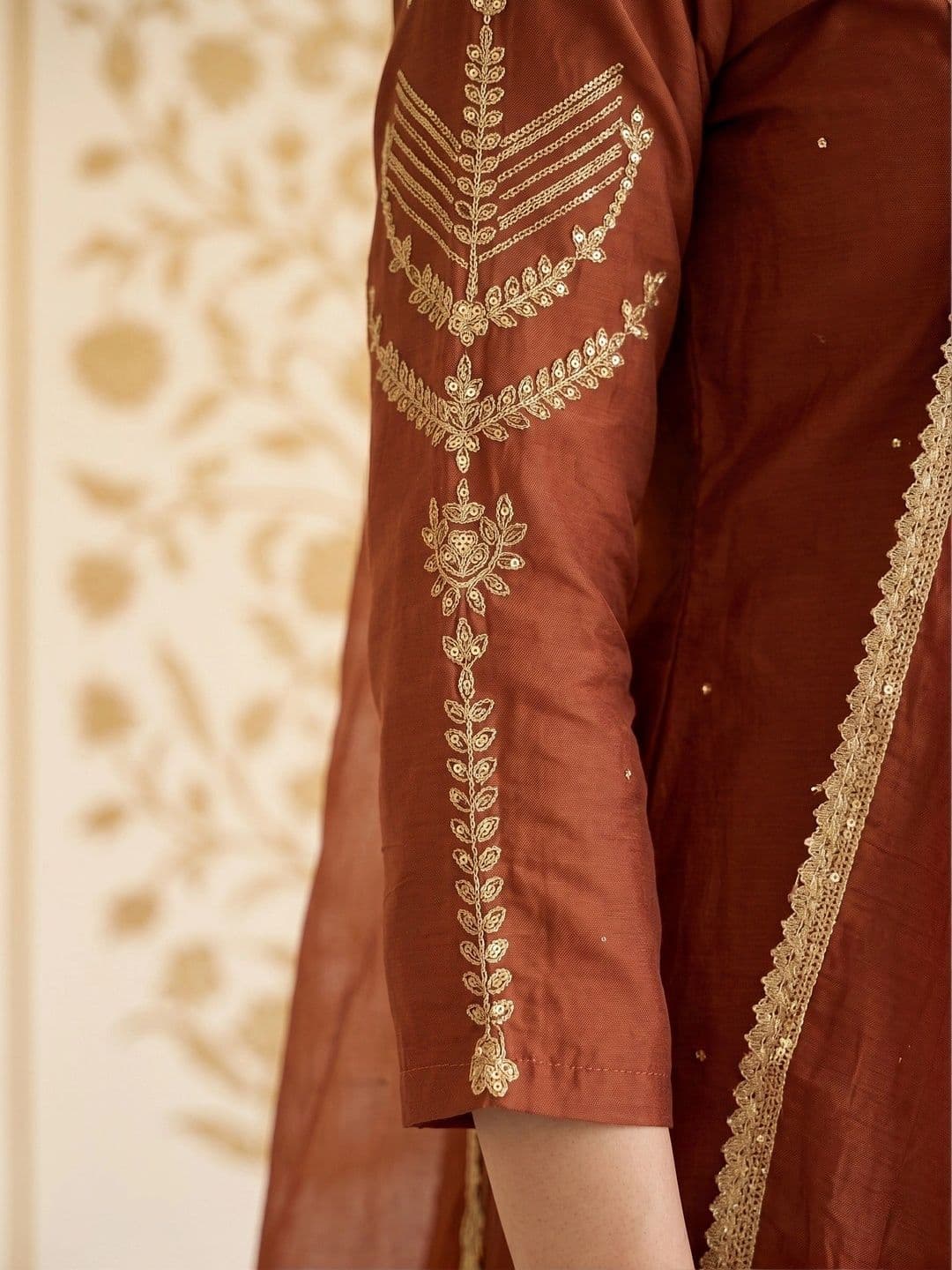 House of Pataudi Women Ethnic Motifs Embroidered Regular Thread Work Kurta with Trousers & With Dupatta thumbnail 7