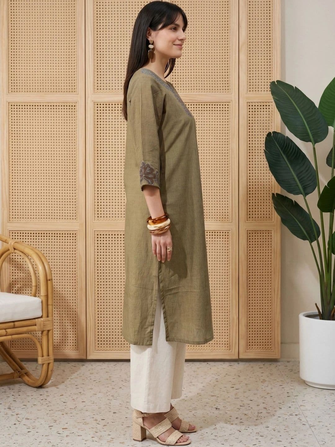 Anouk Women Embroidered Thread Work Kurta thumbnail 5
