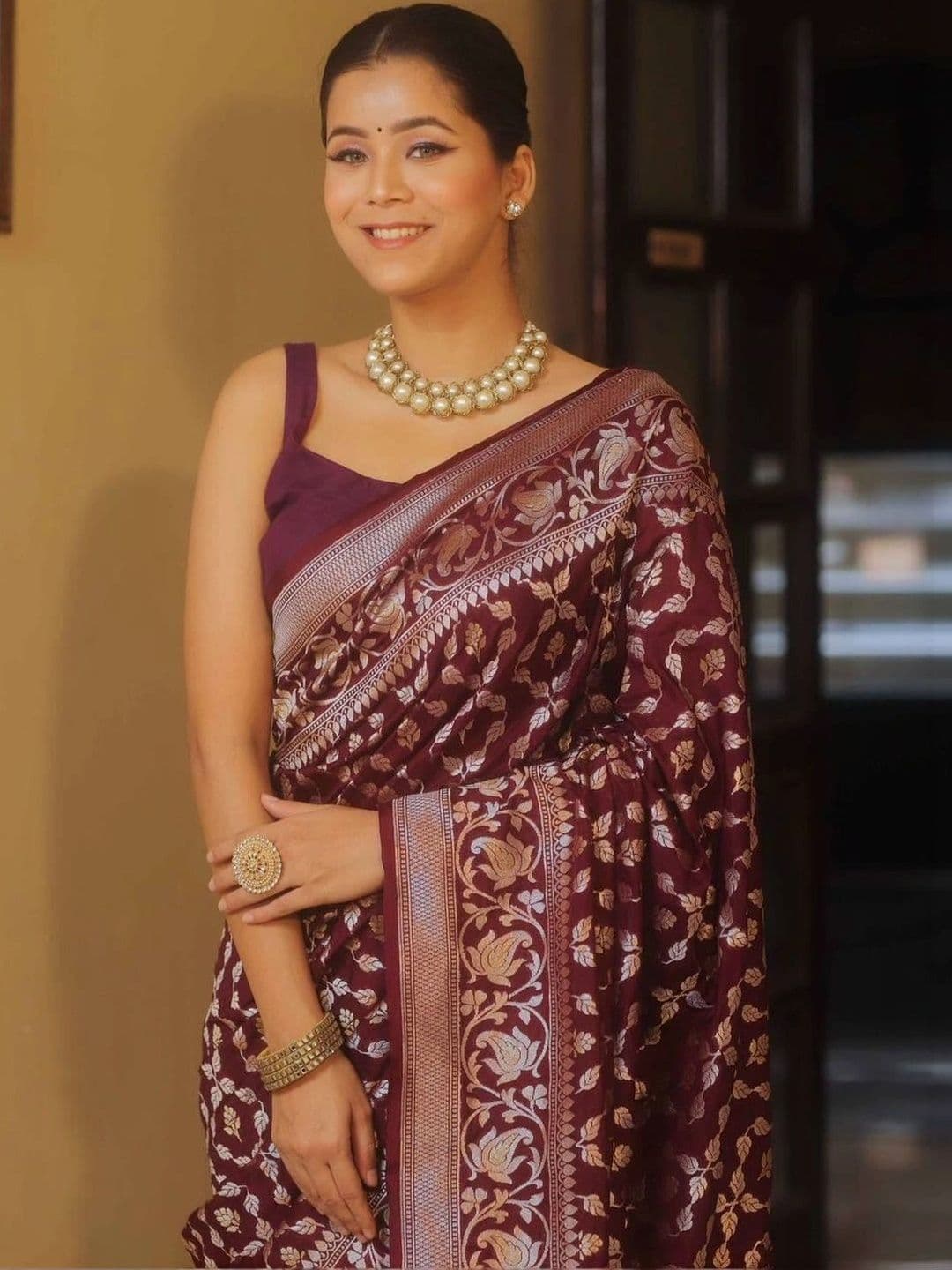 MARUTI VASTRAM Woven Design Zari Art Silk Banarasi Saree thumbnail 4