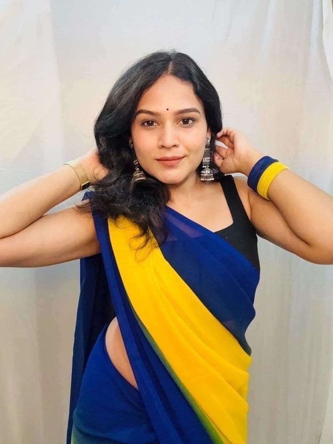 Mitera Ombre Poly Georgette Fusion Saree thumbnail 3