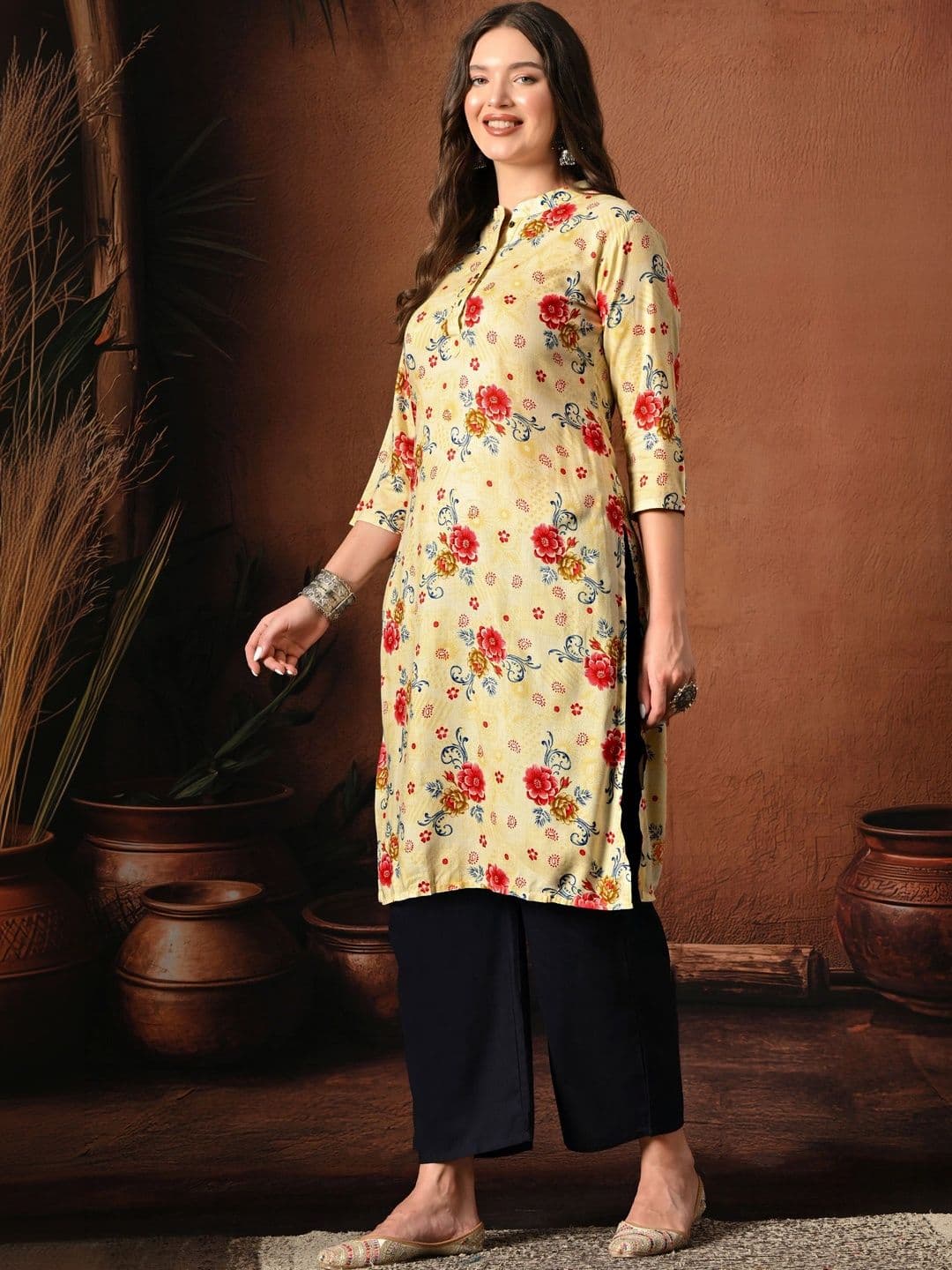 Sangria Women Floral Printed Floral Kurta thumbnail 4