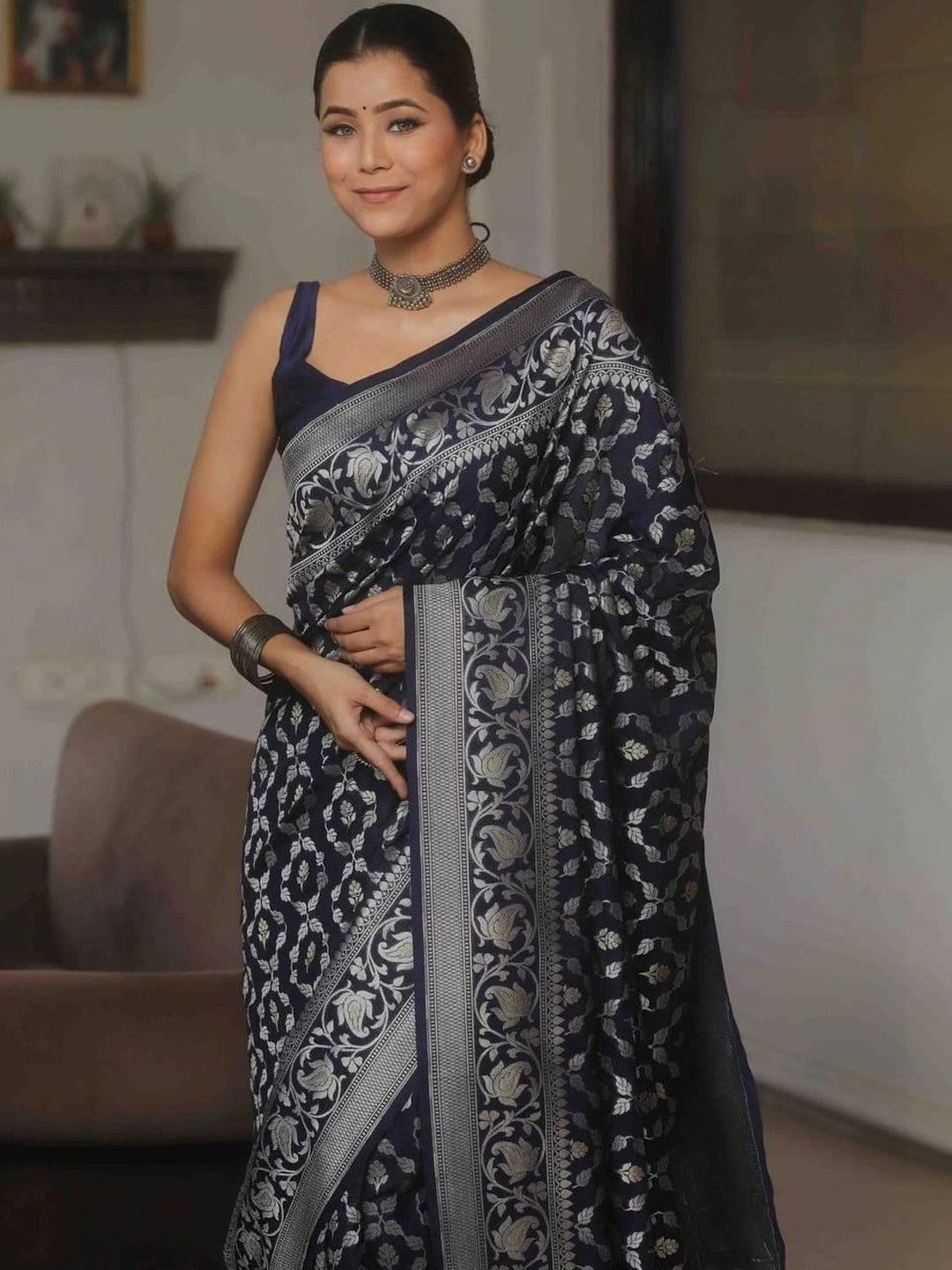 Anokhi Attire Woven Design Zari Art Silk Banarasi Saree thumbnail 3