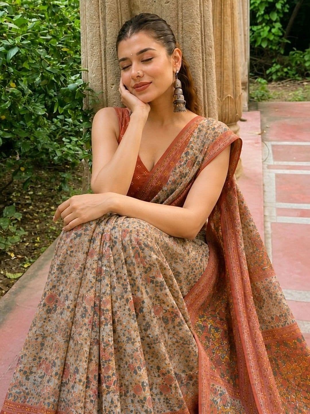 AARYAN SAREES Floral Pure Linen Gadwal Saree thumbnail 6