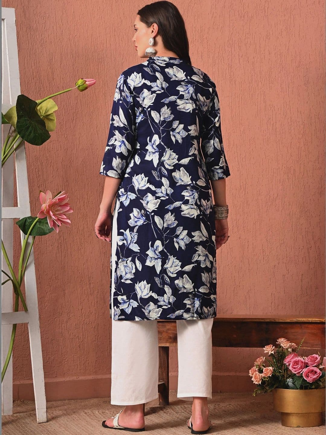 Sangria Women Floral Printed Floral Kurta thumbnail 6