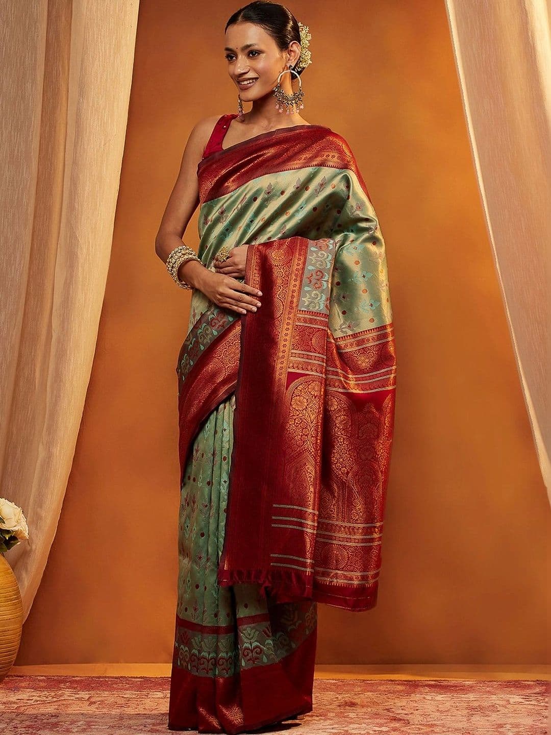 Garden Vareli Woven Design Zari Art Silk Saree thumbnail 2
