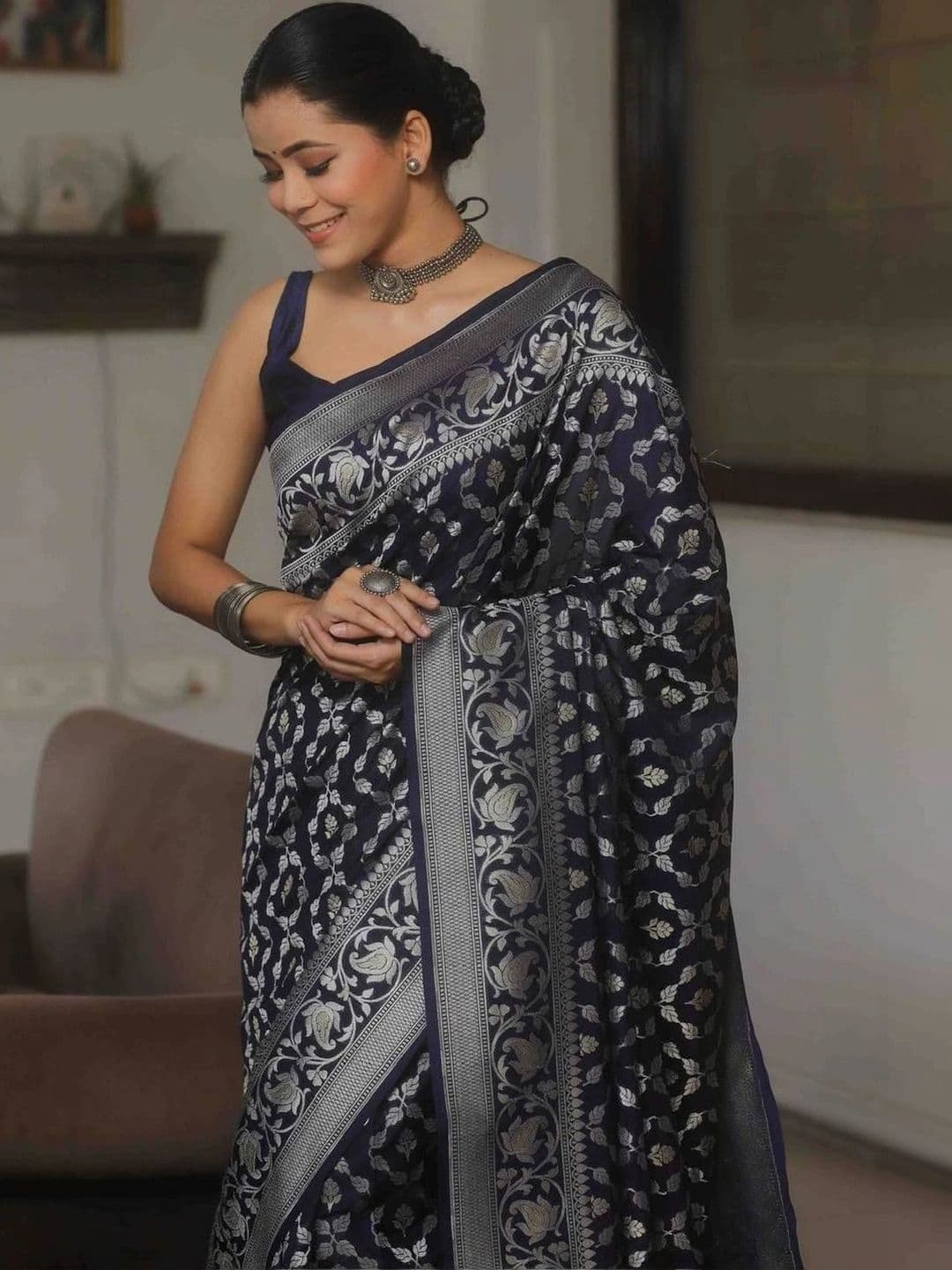 MARUTI VASTRAM Woven Design Zari Art Silk Banarasi Saree thumbnail 4