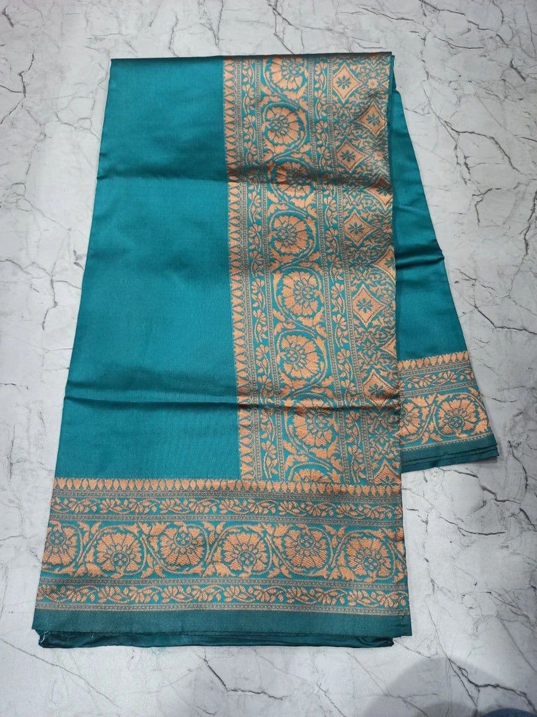 Zoomera Paisley Zari Art Silk Banarasi Saree thumbnail 7