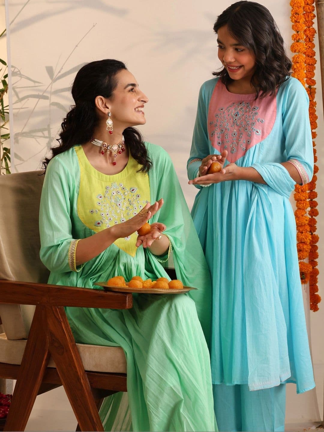 Khushal K Women Ethnic Motifs Embroidered Empire Thread Work Pure Cotton Kurta with Trousers & With Dupatta thumbnail 2