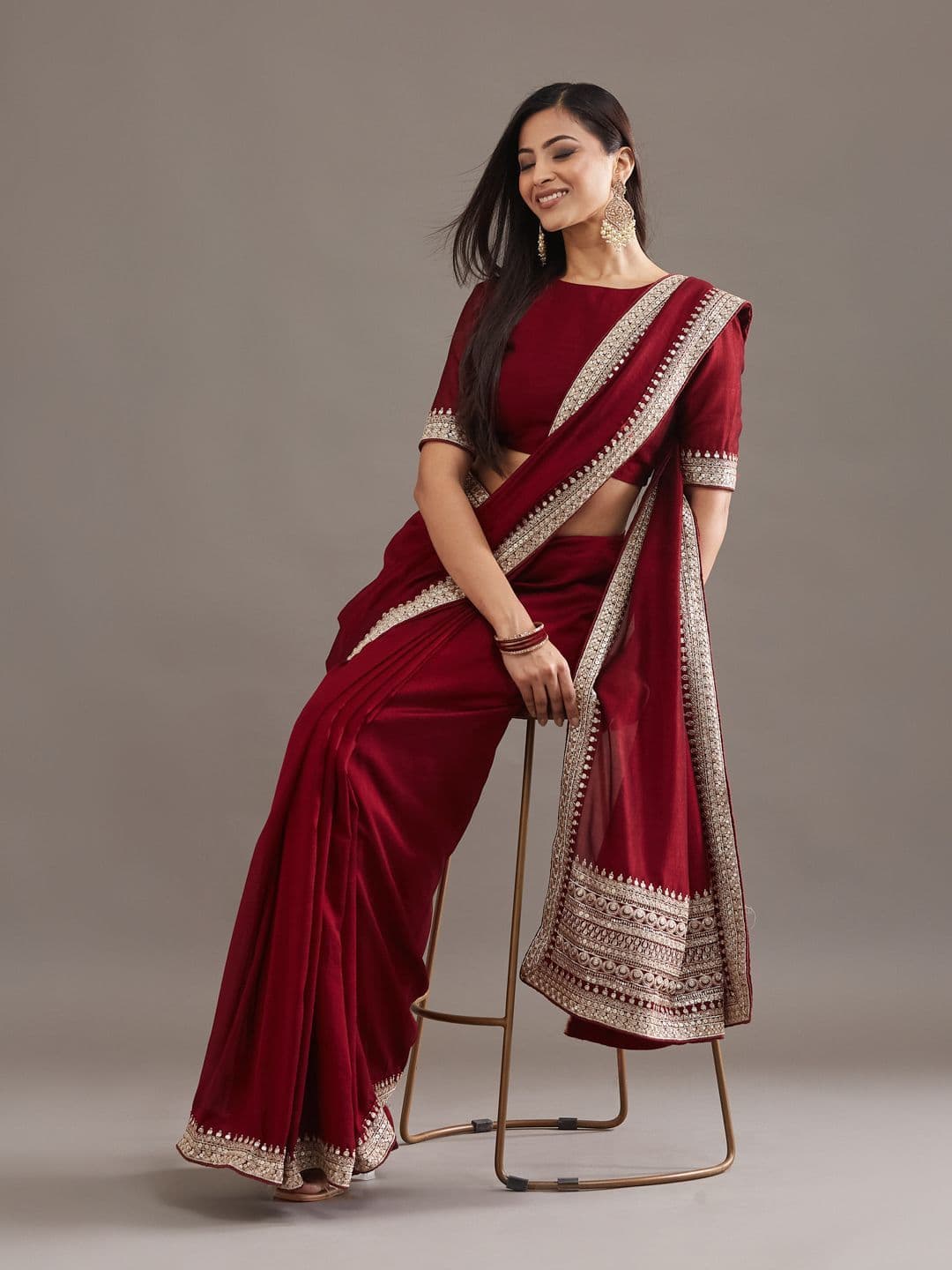 kasee Embellished Zari Silk Blend Heavy Work Saree thumbnail 3