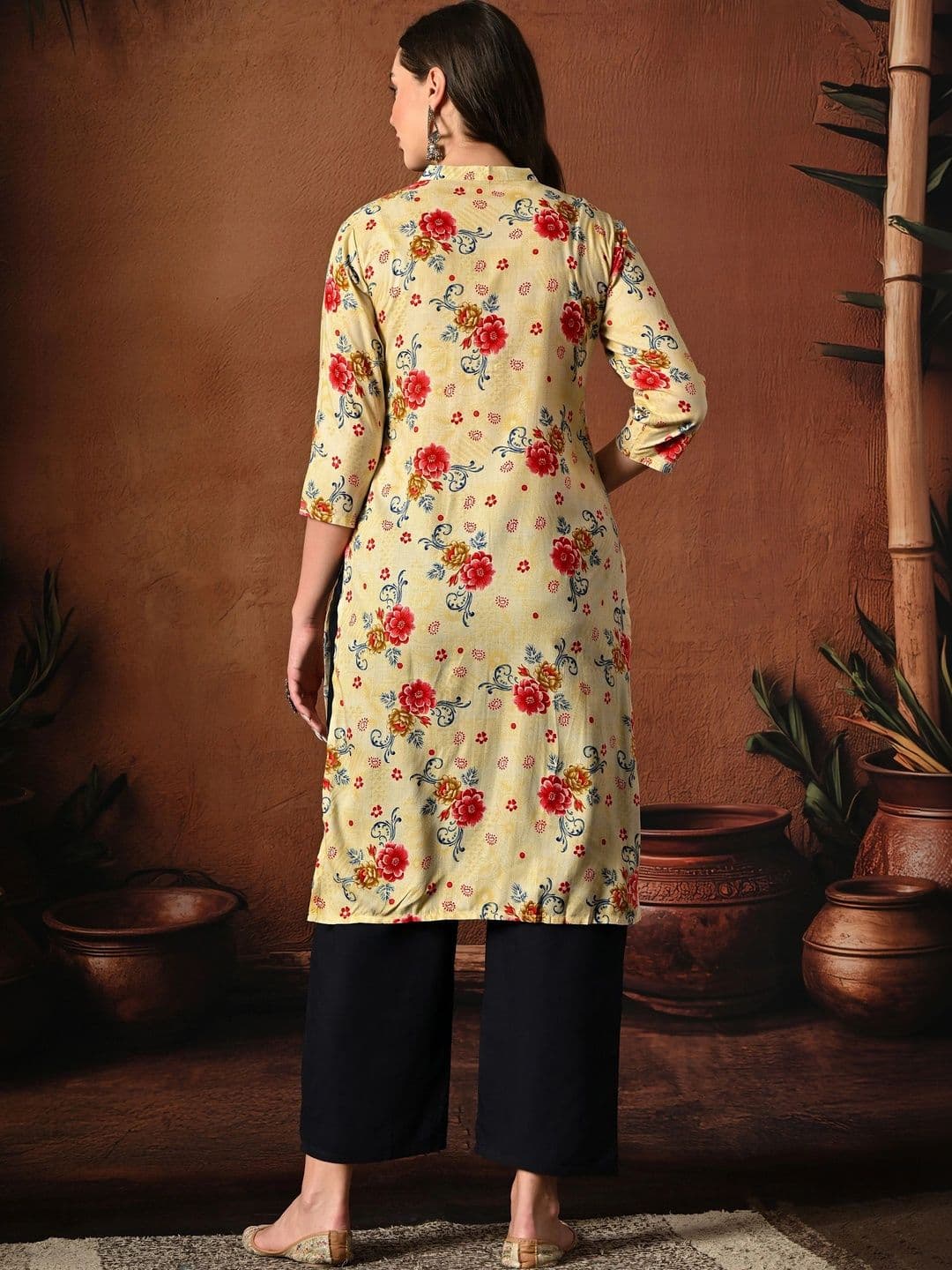 Sangria Women Floral Printed Floral Kurta thumbnail 2