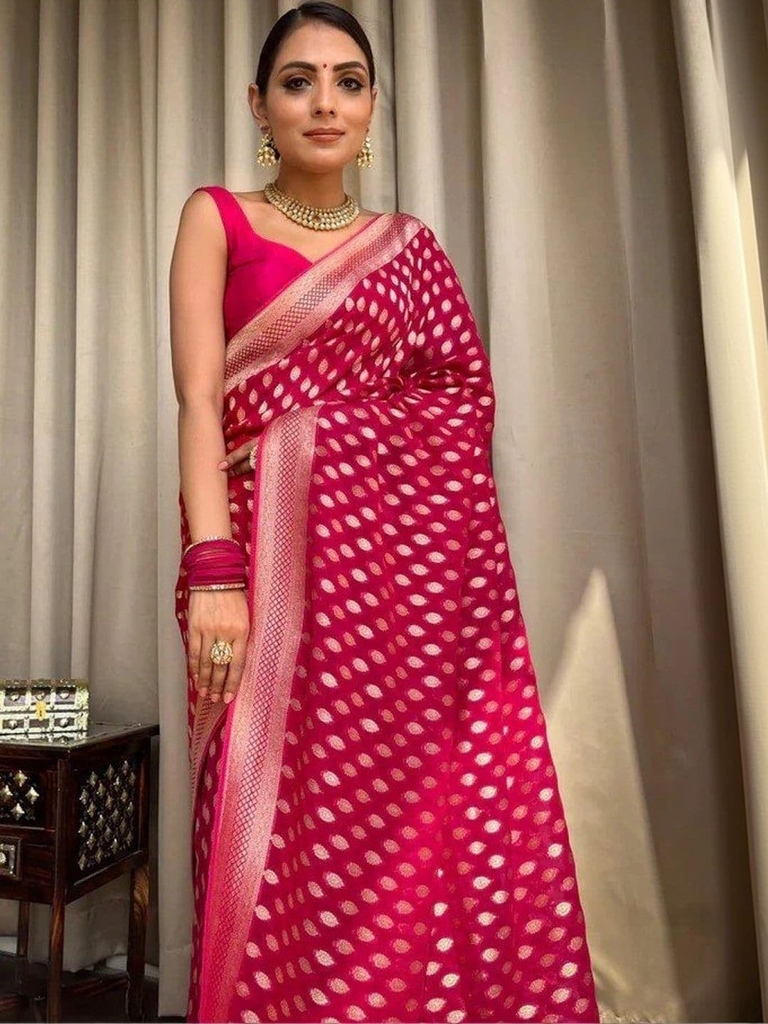 Anokhi Attire Woven Design Zari Art Silk Banarasi Saree thumbnail 4