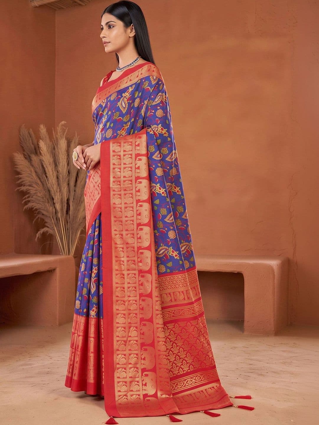 Anouk Paisley Zari Designer Saree thumbnail 3
