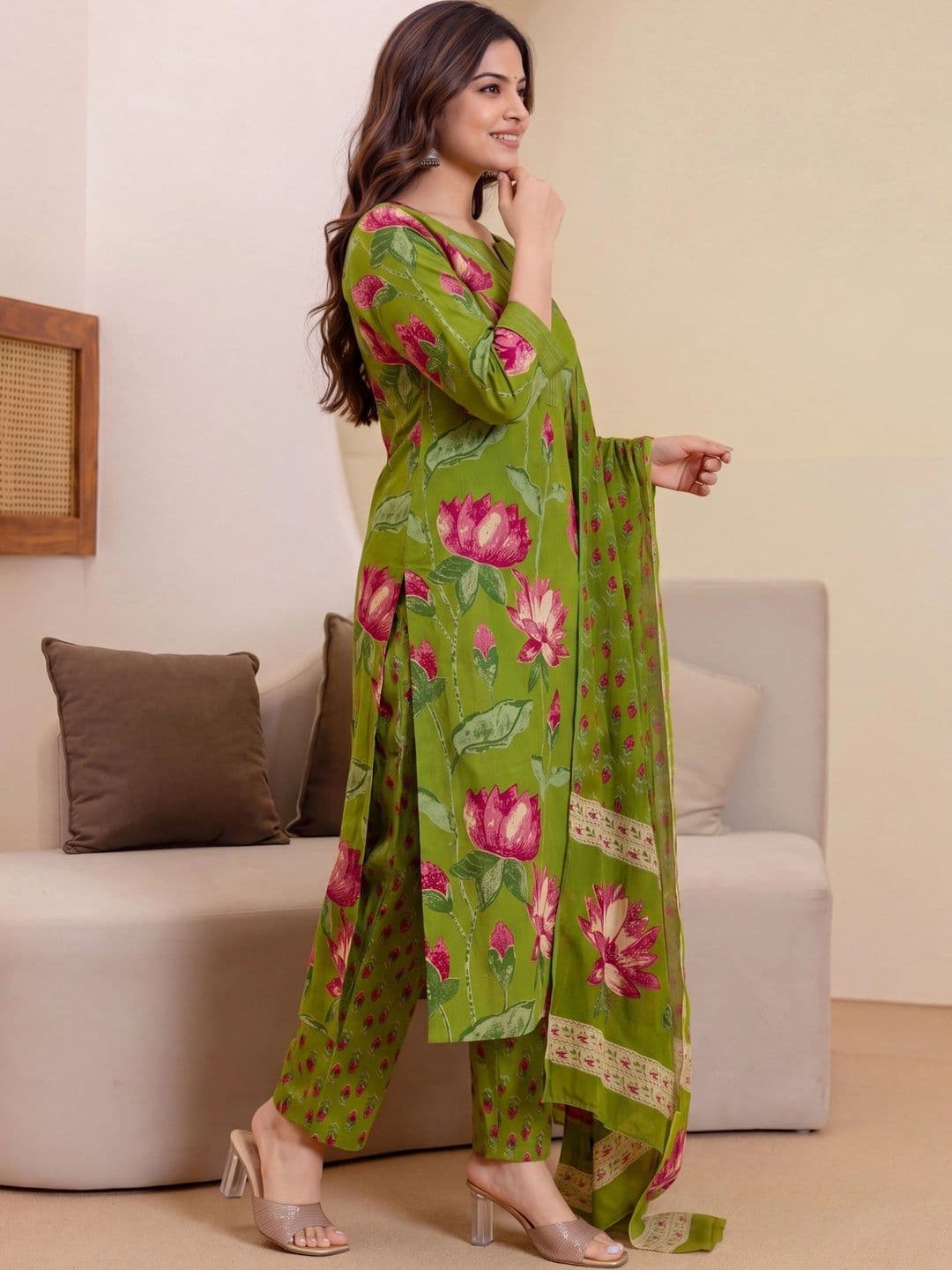 Shree Ramkrishna Fab Women Floral Printed Regular Pure Cotton Kurta with Trousers & With Dupatta thumbnail 3