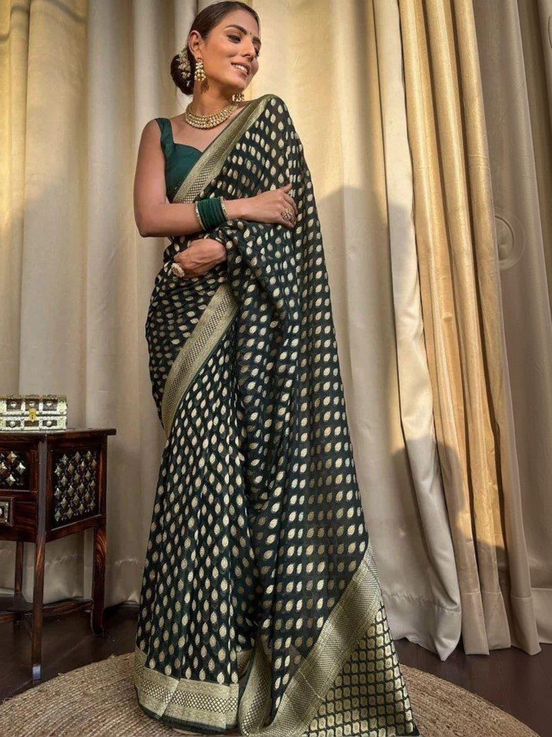 MARUTI VASTRAM Woven Design Zari Art Silk Banarasi Saree thumbnail 6