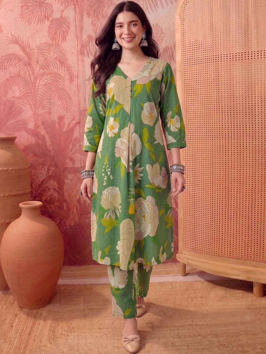 Sangria Women Floral Printed Regular Kurta with Trousers - view 1
