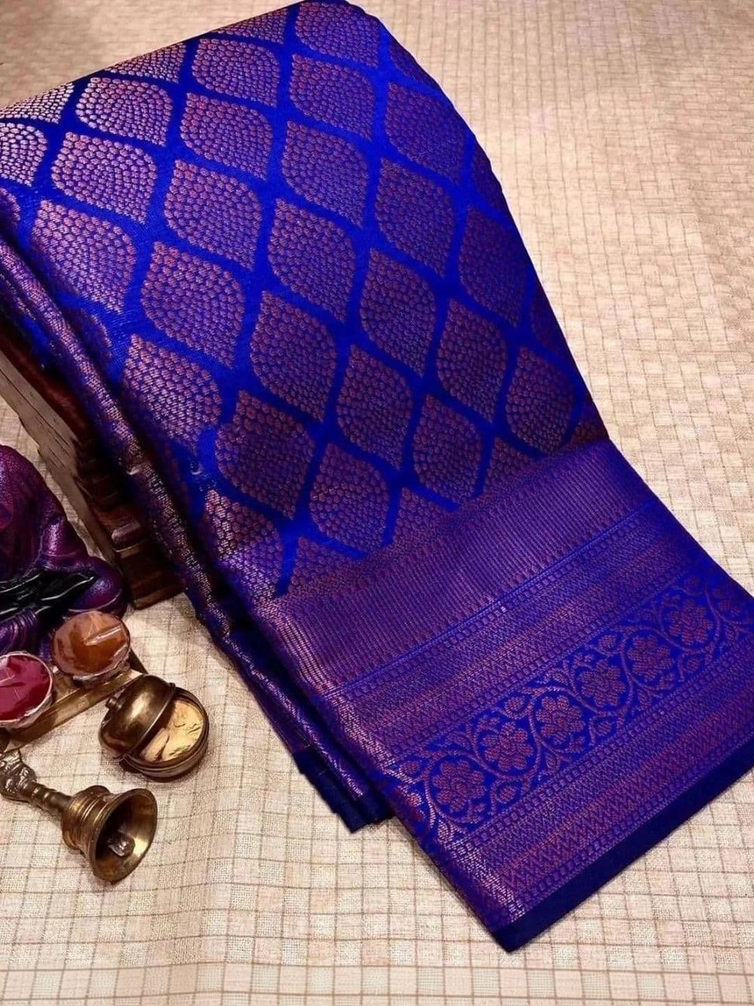 MITAL ENTERPRISE Woven Design Zari Art Silk Saree thumbnail 4